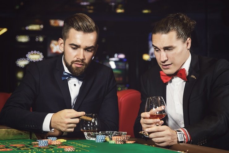 Studio live dealer Relax Gaming dengan dealer profesional dan multi-kamera untuk pengalaman kasino langsung